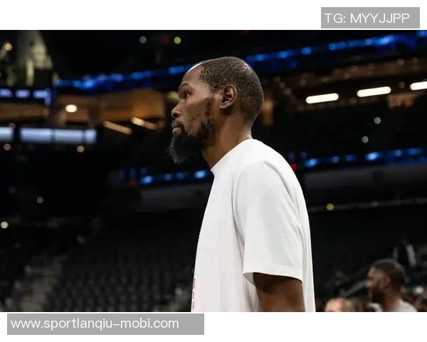 杜兰特表现平平第三节独得13分末节仅出手1次全场仅得16分并有5次失误