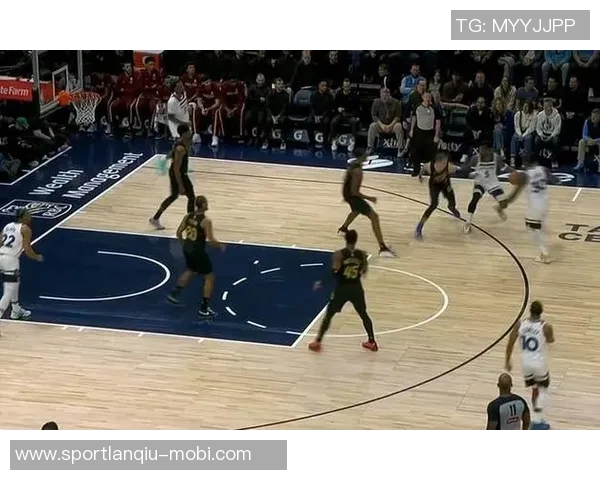 爱德华兹状态低迷半场仅得6分失误频繁表现不佳需调整状态 爱德华兹状态低迷半场仅得6分失误频繁表现不佳需调整状态