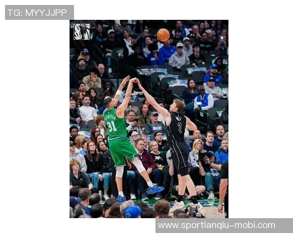 克莱首节火力全开三分球命中率惊人独行侠狂轰42分展现强大攻击力